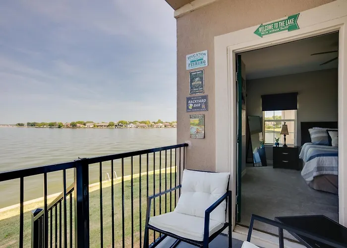 Lake Conroe Waterfront Home: Patio & Shared Pool!