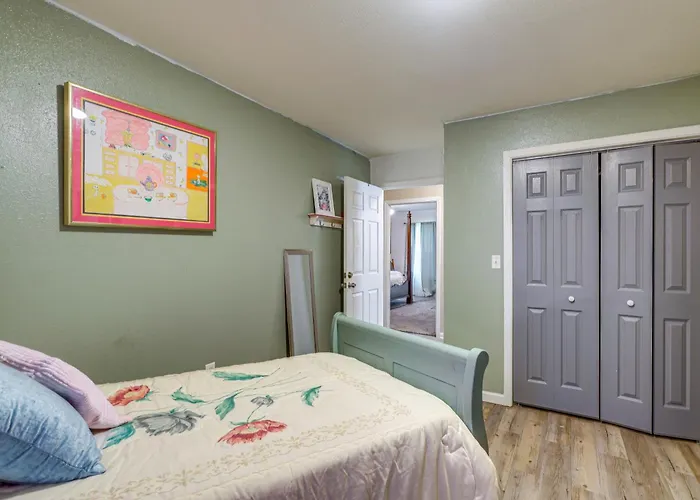 Charming St James Home Near Maramec Spring Park!