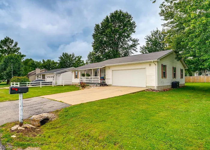 Charming St James Home Near Maramec Spring Park!