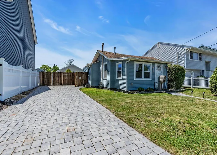 Belmar Beach Bungalow 35 Blocks To Sand Fire Pit, Grill, 3 Beach Badges