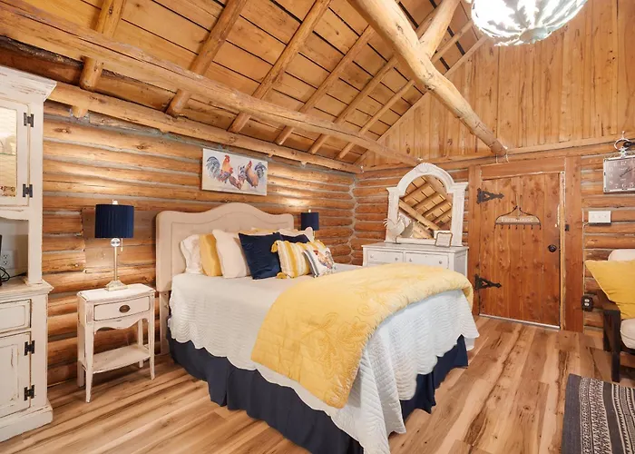 Log Cabin-Kitchen-Front Porch-Queen-The Velvet Rooster