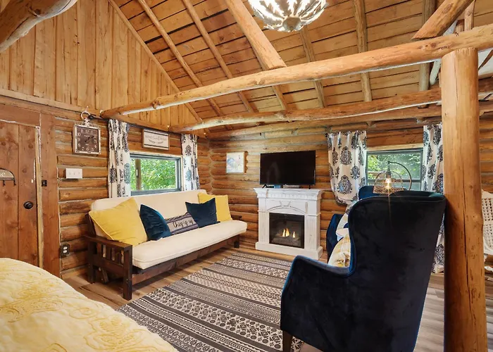 Log Cabin-Kitchen-Front Porch-Queen-The Velvet Rooster