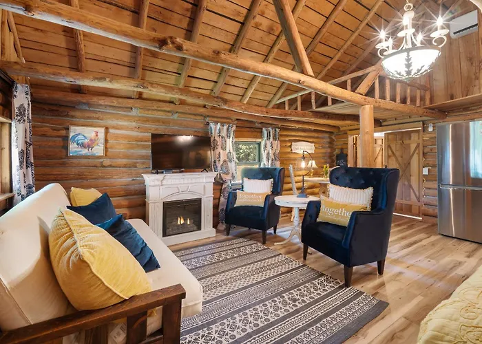 Log Cabin-Kitchen-Front Porch-Queen-The Velvet Rooster