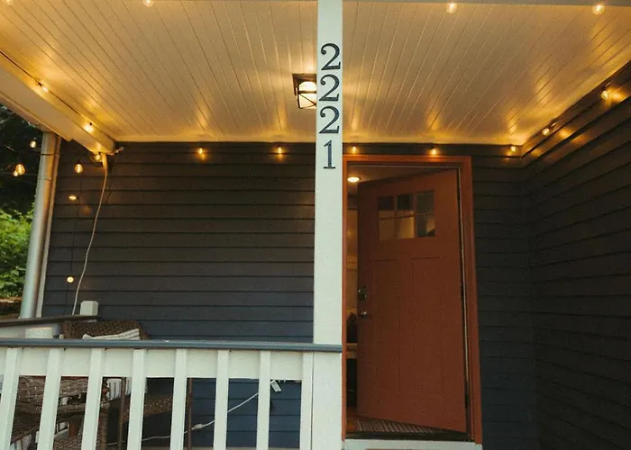 Historic Renovated 2Bd - Overlooking Downtown