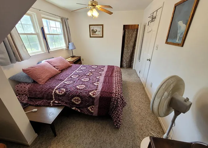 Oscoda Hilltop Haven - Great Location Near Beach!