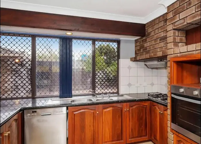 Long Stay Ens Mater Fifo Affordable Holiday Room Near Fremantle City Swan River And Murdoch University