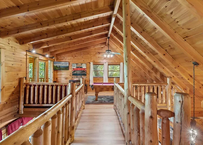 Waterfall Retreat 2 Bed 2Bath Cabin With Hot Tub Pool Table And The Sounds Of A Natural Waterfall