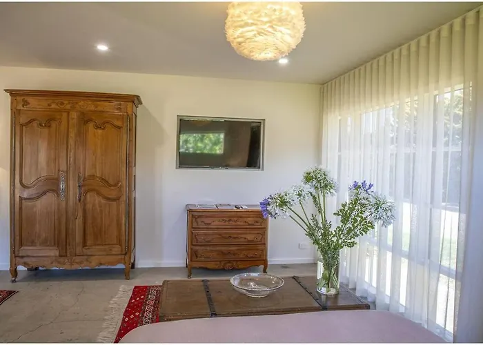 Thunderbird Retreat - Premium Luxury Accommodation