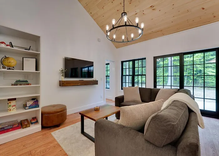 Secluded Wilmington Cabin: Fire Pit & Grill