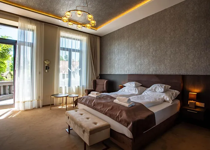 Voeroesko Villa -Elnoeki Szauna Es Jakuzzi Hasznalattal