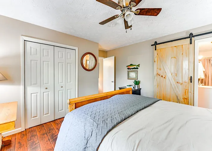 Gray Vacation Rental W/ Deck + Pond Access!