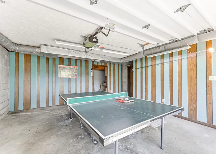 Gray Vacation Rental W/ Deck + Pond Access!