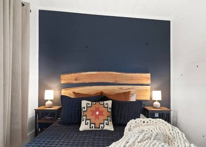 Charming & Freshly Restored Farmhouse 1 Mile From Center Of Stowe