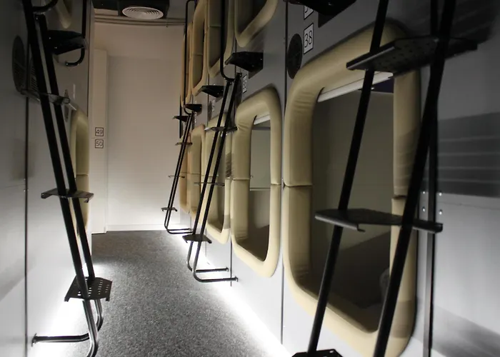Av-3 Capsule Hotel