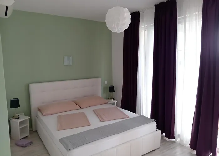 Ana Rooms