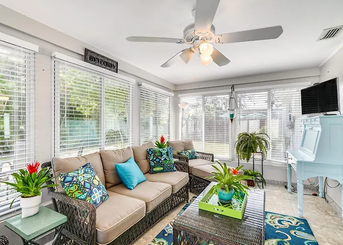 Fort Myers Bungalow - 12 Miles To The Beach!