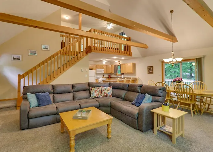 Deck & Resort Amenities: Arrowhead Lake Home!