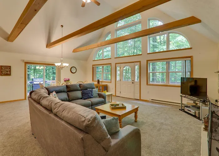 Deck & Resort Amenities: Arrowhead Lake Home!