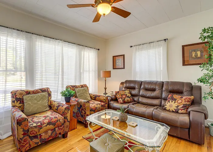 Main Street Home: 1 Mi To Callaway Gardens