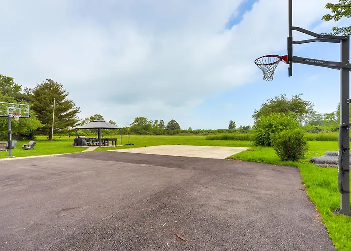 Welcoming Port Clinton Vacation Rental!