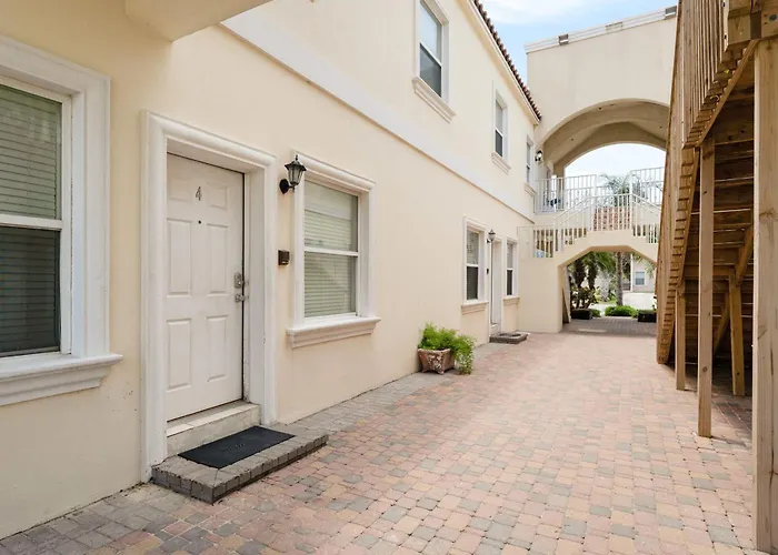 1St Floor 2 Bed 2 Bath Condo W Pool By Beach