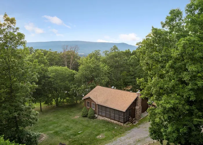 Shenandoah Dog Friendly Cabin In The Trees - River Access, Bbq, Propane Fire Pit, Outdoor Dining & Lounging, Wood Fireplace, Screened In Front Porch And Gated Back Deck!
