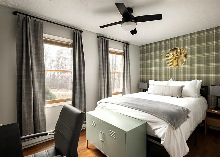 Shenandoah Dog Friendly Cabin In The Trees - River Access, Bbq, Propane Fire Pit, Outdoor Dining & Lounging, Wood Fireplace, Screened In Front Porch And Gated Back Deck!