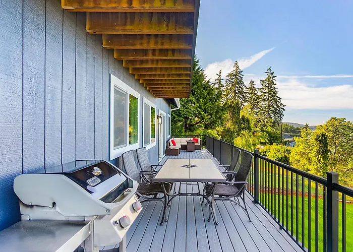 Peaceful Island Getaway, Port Susan Views With Bbq & Playroom