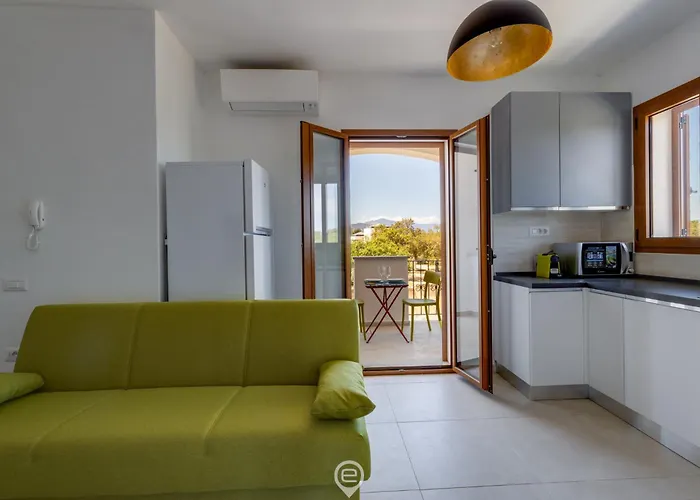 Estay - Orange 4 - Aircon - Balcony