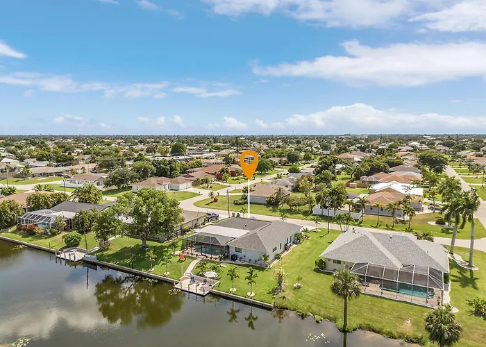 Cozy Retreat, Heated Pool, Water Canal, Bikes,3 Bedroom