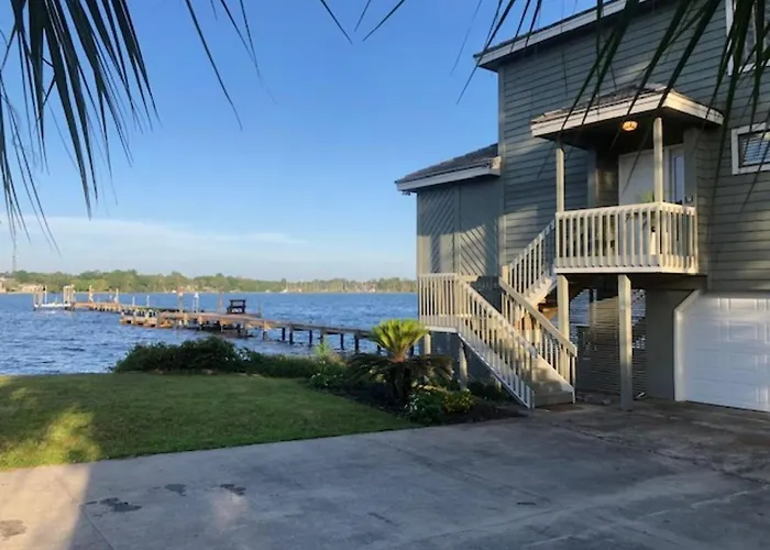 Featured On Hgtv'S My Lottery Dream Home! Private Dock, 15 Minute Boat Ride To Crab Island, 20 Minute Drive To Destin, Pet Friendly