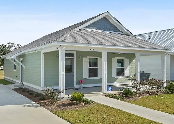 *Chic Beach Cottage Retreat* Near Beach/Downtown