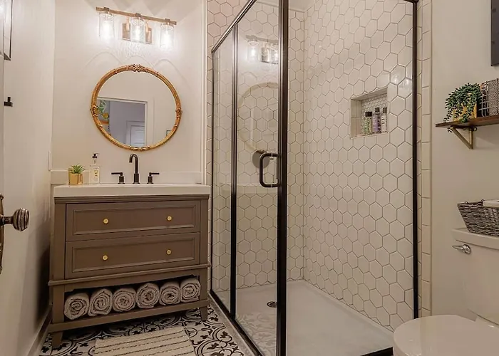 Queen Anne Travelers Apartment