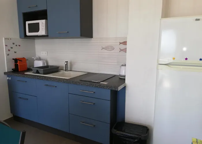Superbe Appartement Avec Vue Sur Mer Et Port, Parking Prive