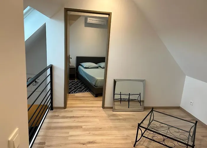 Spacious Flat Close To The Railway Station