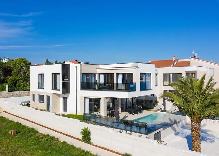 Villa Estrella In Medulin For 10 People With Sauna & Whirpool Just 6 M From The Sea