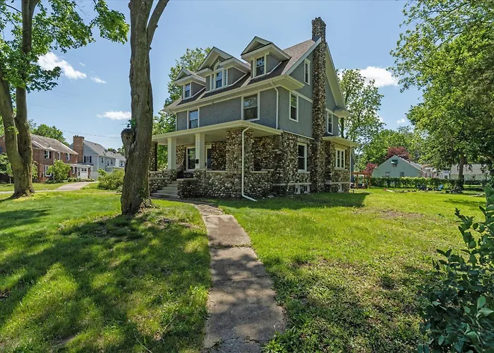 5Bd Movie Theater - 7Mins To Und - Backyard Bbq