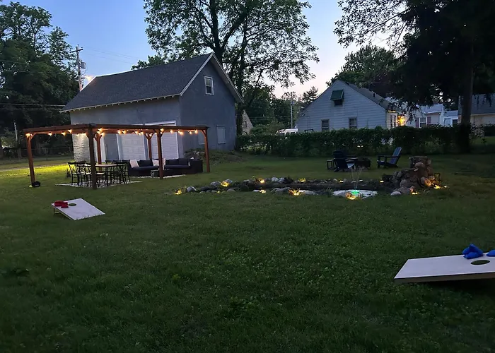 5Bd Movie Theater - 7Mins To Und - Backyard Bbq