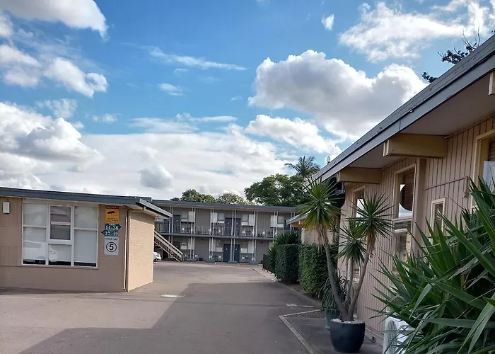 Country Motor Inn