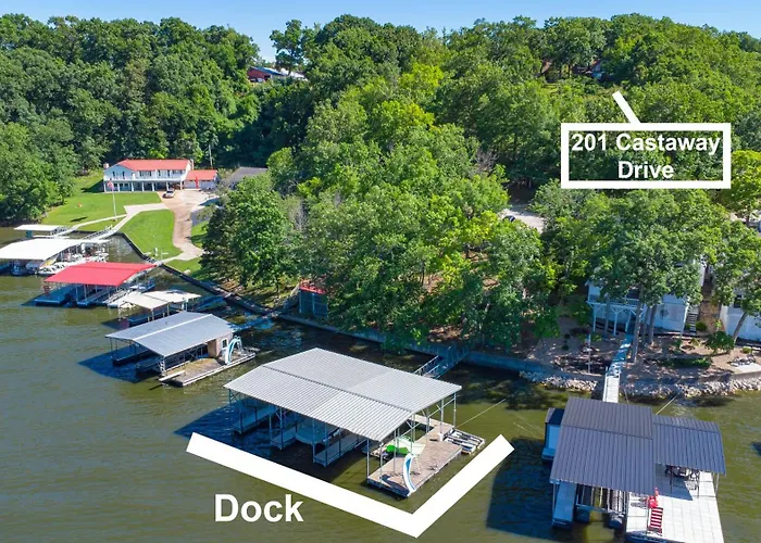 Large Lake Tudor Home, Dock, 3 Acres, Walk To Bagnell Dam , 1 Mm