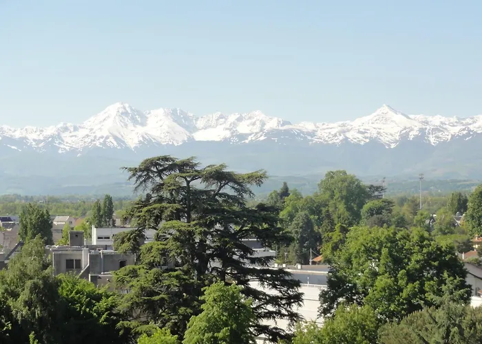 Cap Sud - 53M2- Vue Pyrenees- Hypercentre-Wifi Fibre -Nouvelle Literie