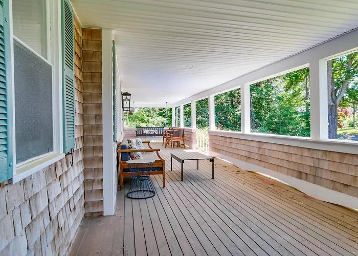 Steps To Beach: Cape Cod Family Retreat W/ Patio