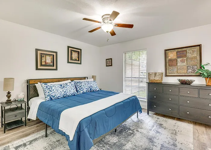 Pet-Friendly Spring Home W/ Private Pool & Hot Tub