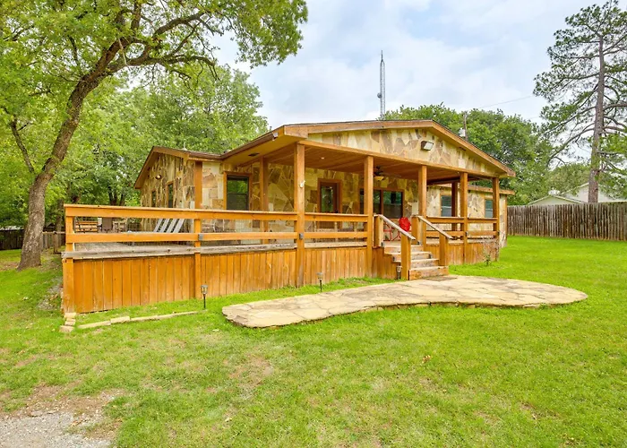 Deck & Fire Pit: Unique Pottsboro Haven