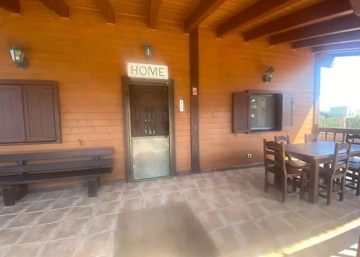 Casa De Madera Con Piscina En Cambrils