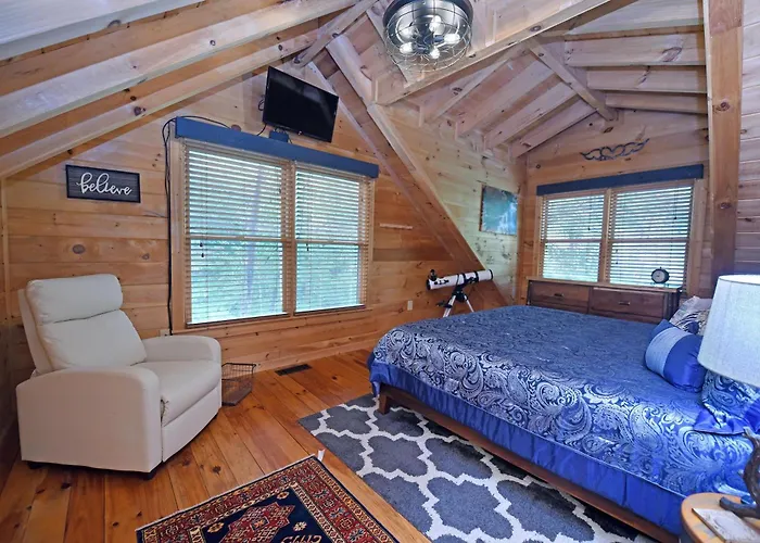 Sophisticated 3Br Cabin • Luxury, Decks & Firepits