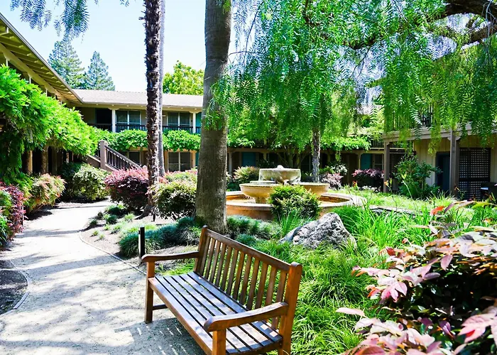 El Pueblo Inn