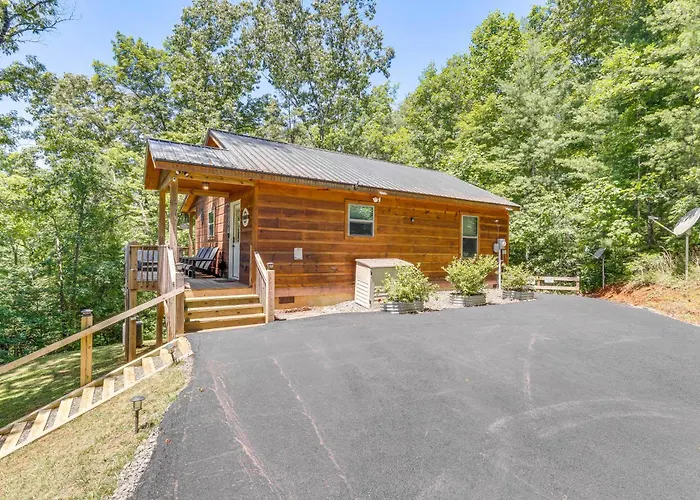 Private Hot Tub & Ev Charger: Cozy Murphy Cabin!