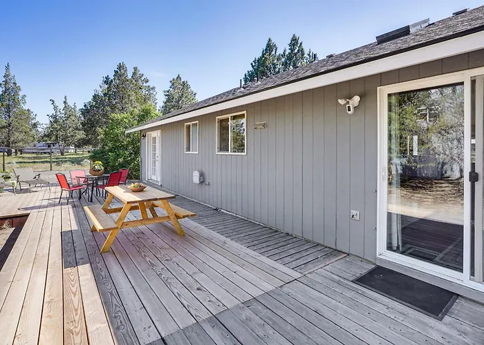 Pickleball Country Retreat In Bend!