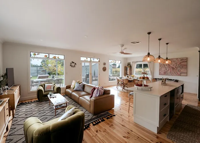 Sultana - Maximalist Accommodation